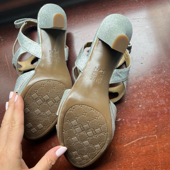 Silver Sparkly Strappy Heels - Naturalizer size 9.5 New Without Tags - Picture 5 of 6